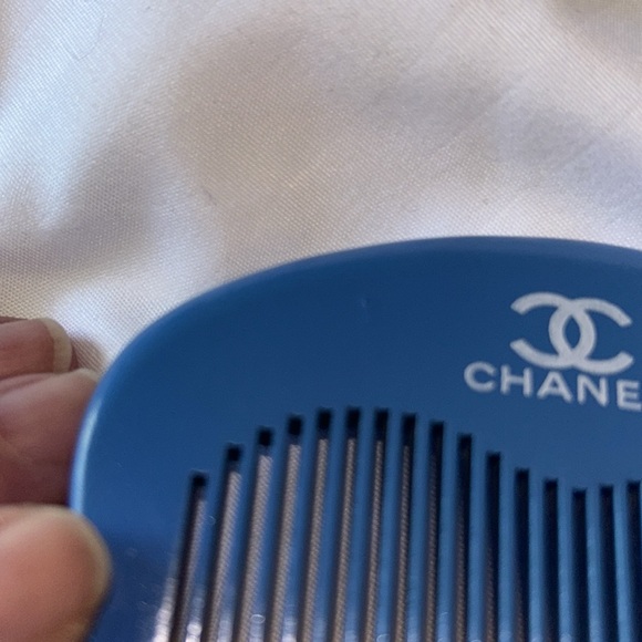 CHANEL Blue Travel Comb And Button Close Denium Pouch Set - Picture 4 of 15